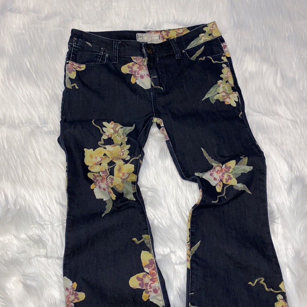 Free Feople Floral Boho Fray Hem Flare Jeans 27 - Picture 5 of 13
